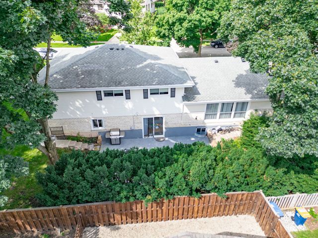1939 Clover Road, Northbrook, IL 60062