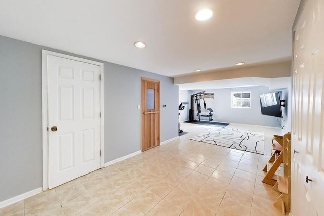 1939 Clover Road, Northbrook, IL 60062