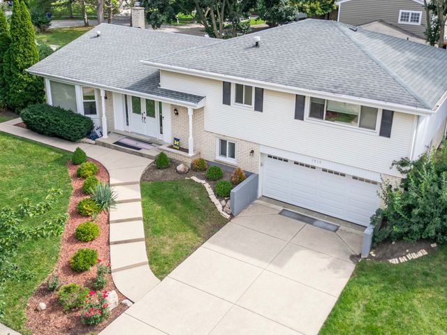 1939 Clover Road, Northbrook, IL 60062