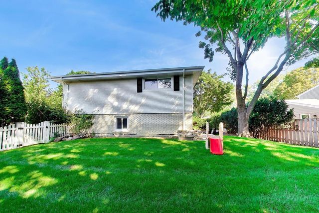 1939 Clover Road, Northbrook, IL 60062