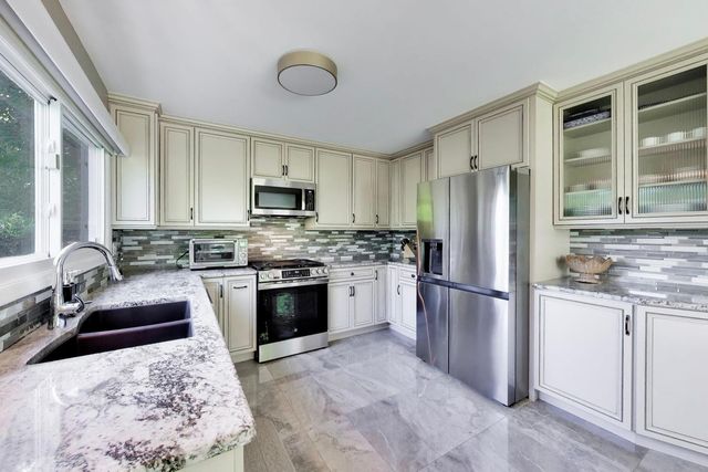 1939 Clover Road, Northbrook, IL 60062