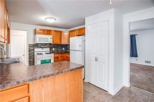 207 Valiant Drive, Henrietta, NY 14623