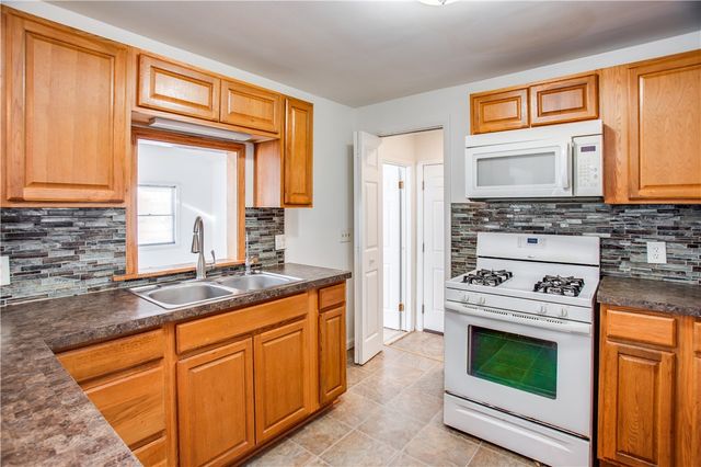 207 Valiant Drive, Henrietta, NY 14623