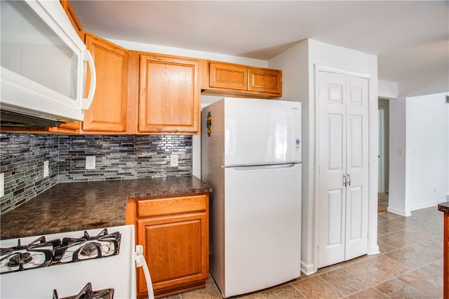 207 Valiant Drive, Henrietta, NY 14623