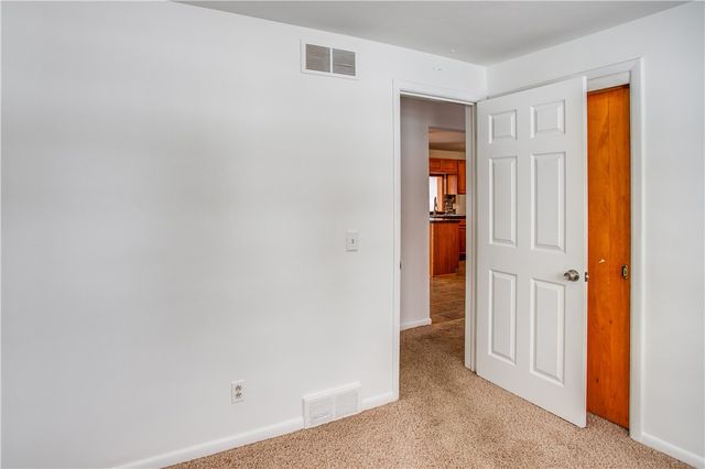 207 Valiant Drive, Henrietta, NY 14623