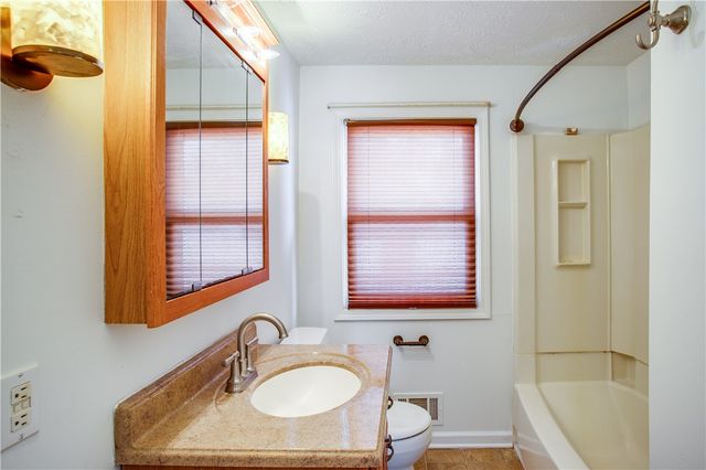 207 Valiant Drive, Henrietta, NY 14623