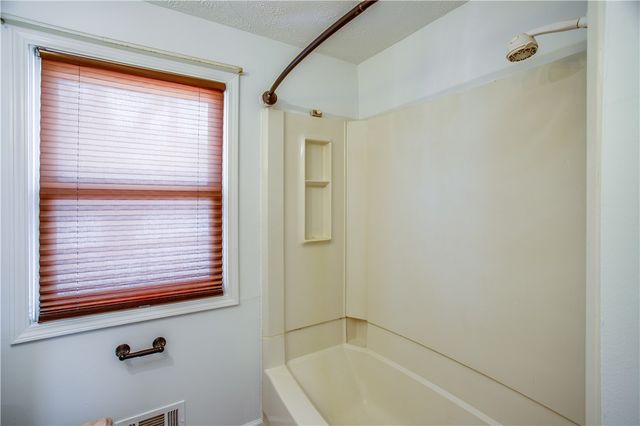 207 Valiant Drive, Henrietta, NY 14623