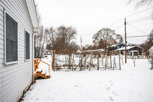 207 Valiant Drive, Henrietta, NY 14623