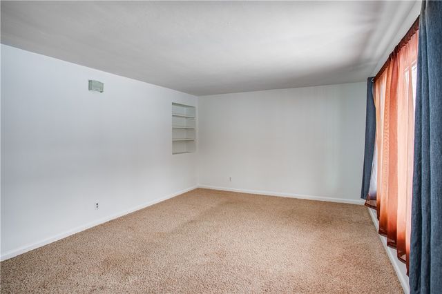 207 Valiant Drive, Henrietta, NY 14623