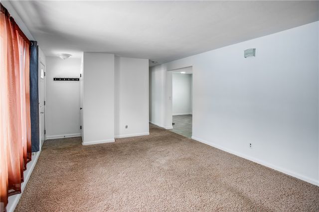 207 Valiant Drive, Henrietta, NY 14623