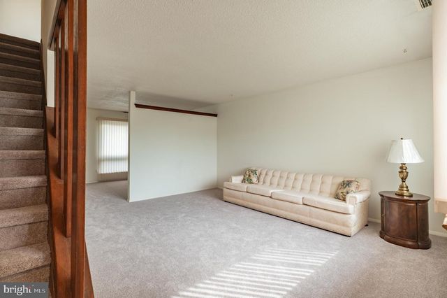 104 REVERE DR, Harleysville, PA 19438