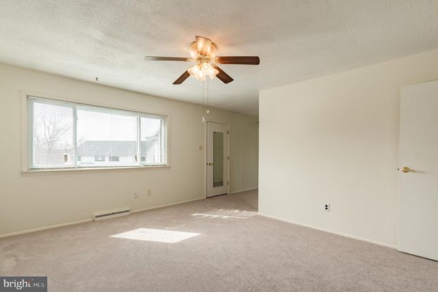 104 REVERE DR, Harleysville, PA 19438