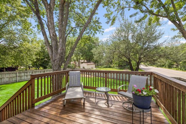 6281 Cavell Avenue N, Brooklyn Park, MN 55428