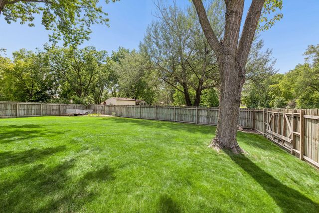 6281 Cavell Avenue N, Brooklyn Park, MN 55428