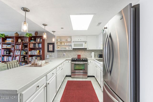 1080 Saint Joseph Street Apt 2b, Carolina Beach, NC 28428