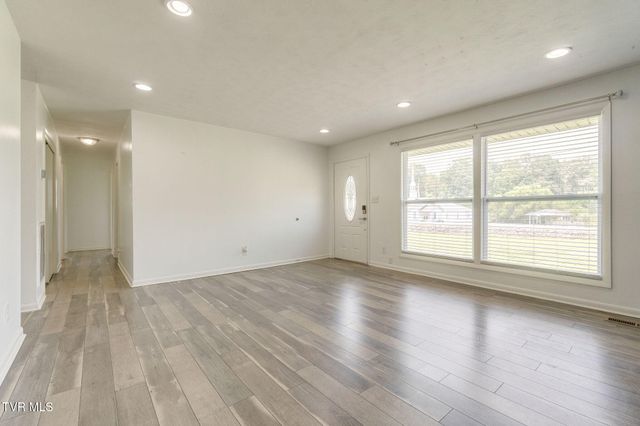 660 Way Cross Road, Church Hill, TN 37642