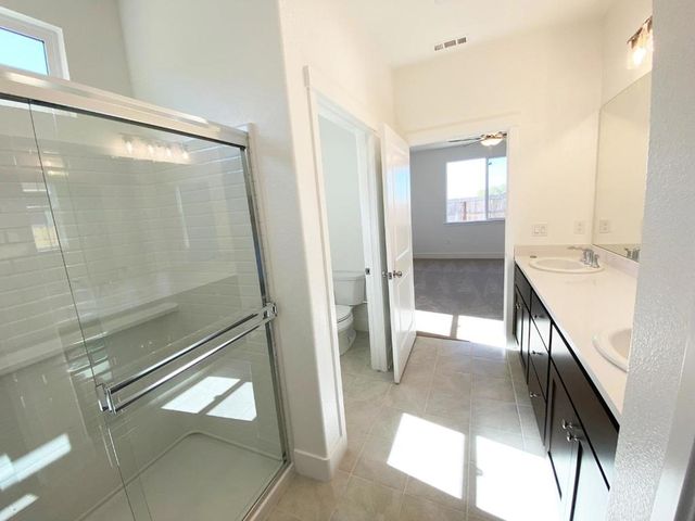 1269 Gypsum Drive 2-18, Los Banos, CA 93635