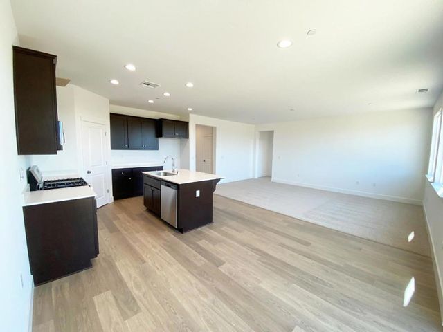 1269 Gypsum Drive 2-18, Los Banos, CA 93635