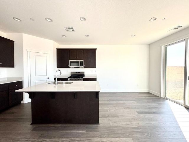 1269 Gypsum Drive 2-18, Los Banos, CA 93635