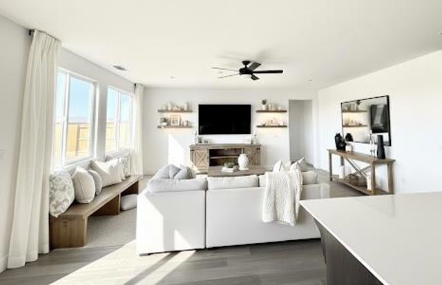 1269 Gypsum Drive 2-18, Los Banos, CA 93635