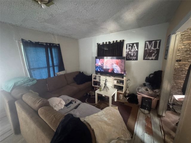 5933 Diaz Avenue, Fort Worth, TX 76107