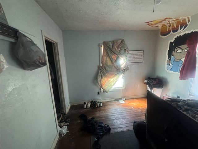 5933 Diaz Avenue, Fort Worth, TX 76107