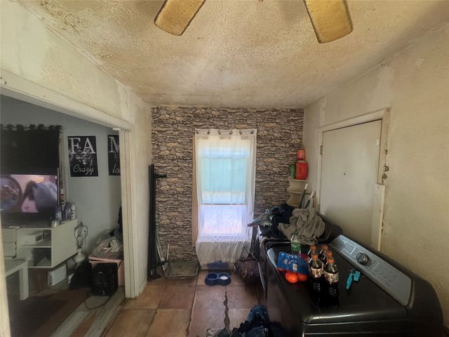 5933 Diaz Avenue, Fort Worth, TX 76107