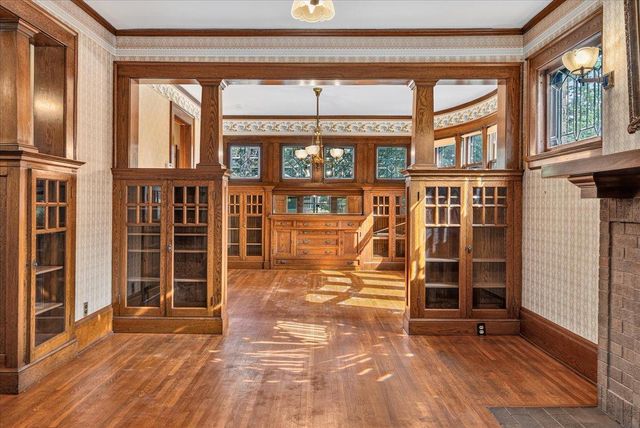 887 Ashland Avenue, Saint Paul, MN 55104