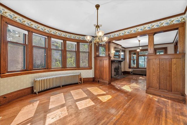 887 Ashland Avenue, Saint Paul, MN 55104