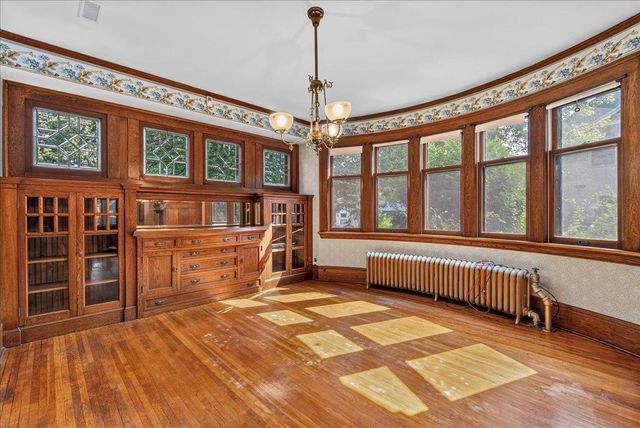 887 Ashland Avenue, Saint Paul, MN 55104