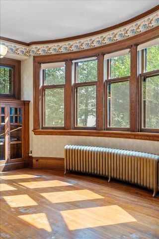 887 Ashland Avenue, Saint Paul, MN 55104