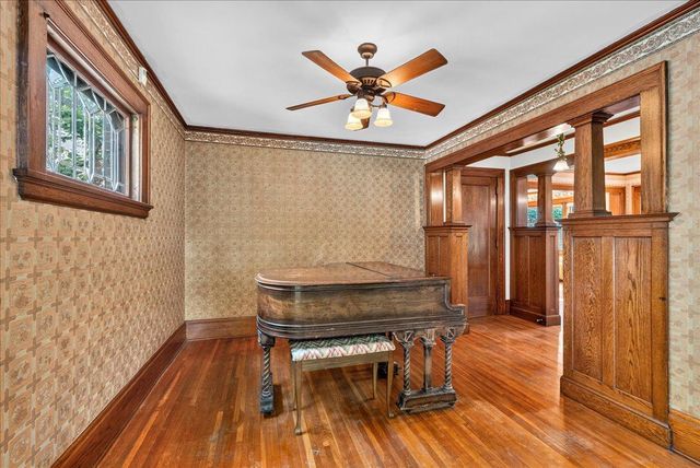 887 Ashland Avenue, Saint Paul, MN 55104