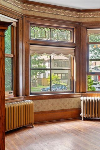 887 Ashland Avenue, Saint Paul, MN 55104