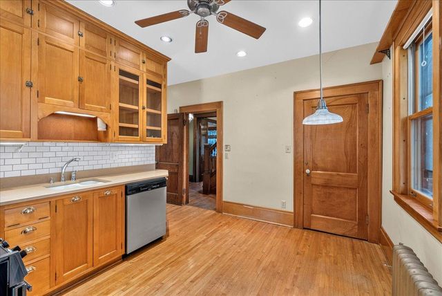 887 Ashland Avenue, Saint Paul, MN 55104