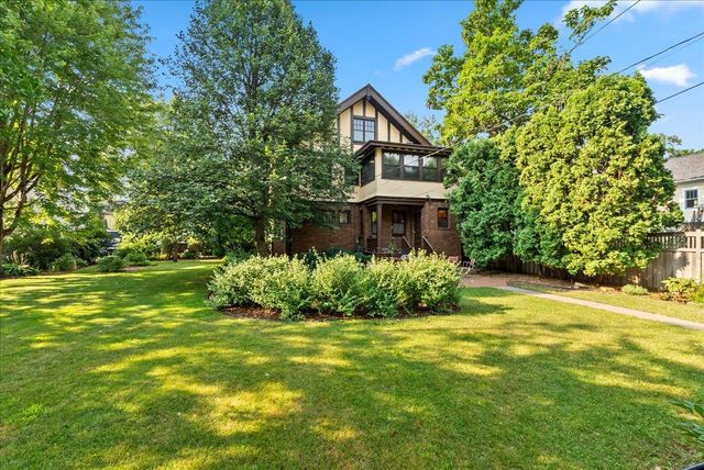 887 Ashland Avenue, Saint Paul, MN 55104