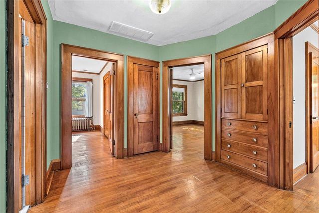 887 Ashland Avenue, Saint Paul, MN 55104