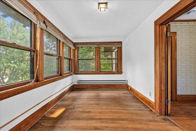 887 Ashland Avenue, Saint Paul, MN 55104