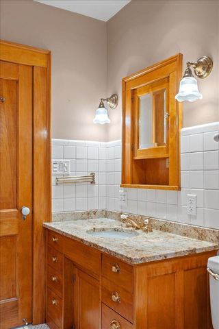 887 Ashland Avenue, Saint Paul, MN 55104