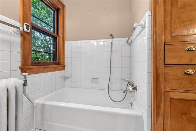887 Ashland Avenue, Saint Paul, MN 55104