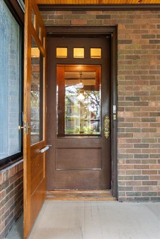 887 Ashland Avenue, Saint Paul, MN 55104