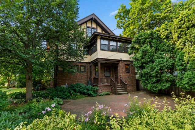 887 Ashland Avenue, Saint Paul, MN 55104