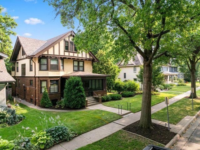887 Ashland Avenue, Saint Paul, MN 55104