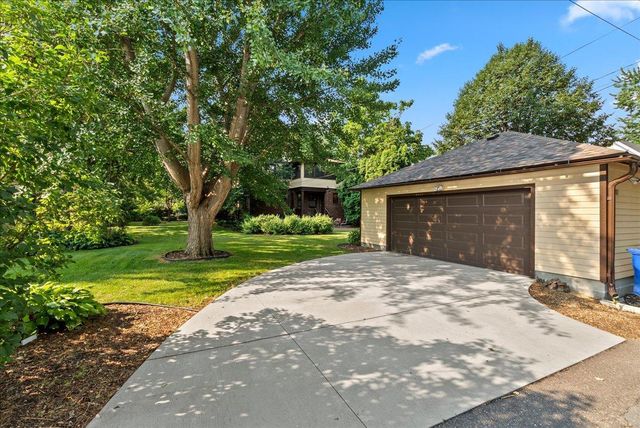 887 Ashland Avenue, Saint Paul, MN 55104
