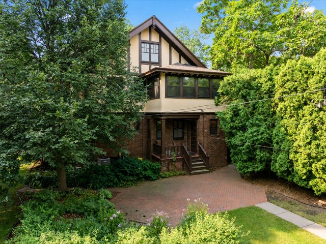 887 Ashland Avenue, Saint Paul, MN 55104