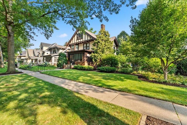 887 Ashland Avenue, Saint Paul, MN 55104