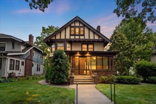 887 Ashland Avenue, Saint Paul, MN 55104