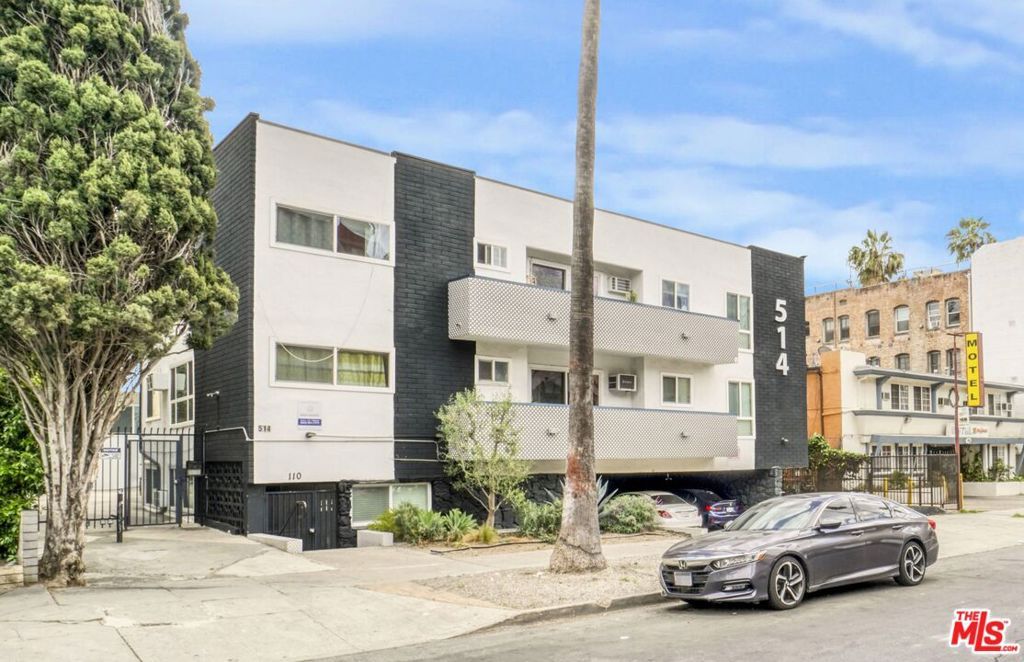 Image 2 of property listing at 514 S Mariposa Avenue, Los Angeles, CA 90020