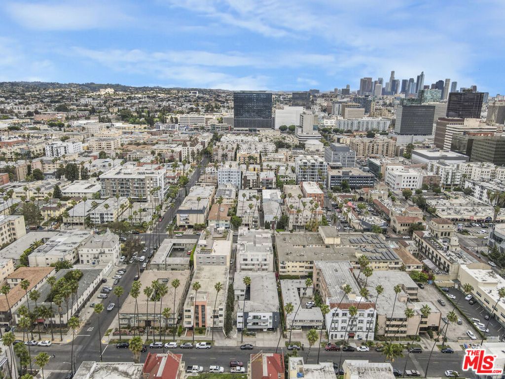 Image 24 of property listing at 514 S Mariposa Avenue, Los Angeles, CA 90020