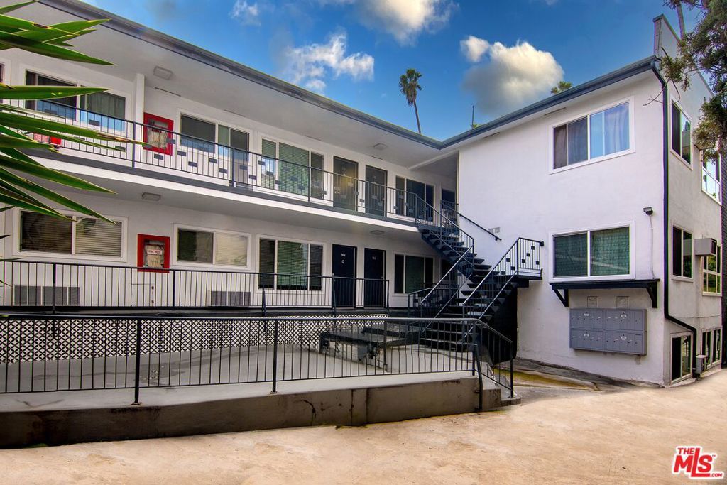 Image 25 of property listing at 514 S Mariposa Avenue, Los Angeles, CA 90020