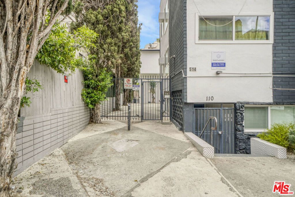 Image 5 of property listing at 514 S Mariposa Avenue, Los Angeles, CA 90020